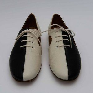 New NWT Chie Mihara Vasin Lace-Up Shoes Black/White Cuervo Leather made in Spain